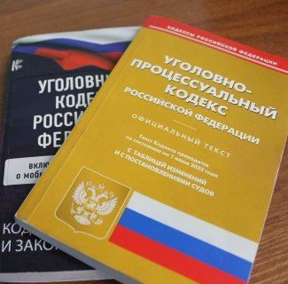 Перед судом предстал житель города Барнаула по обвинению в умышленном причинении своему знакомому тяжкого вреда здоровью, что повлекло по неосторожности смерть потерпевшего